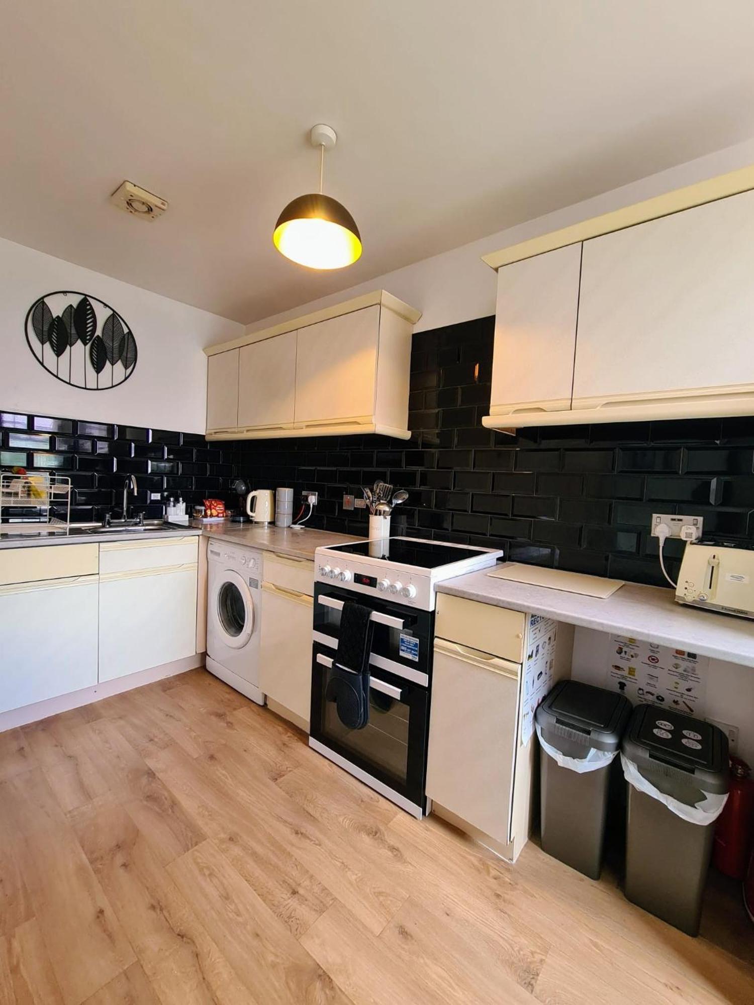 Vale View Apartment, Prestatyn, North Wales - A Stylish, Dog-Friendly Holiday Let Just A 5 Min Walk To Beach & Town! Exterior foto